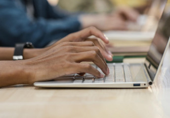 Bild Computerkurs scaled 344x240 1 - Mütterzentrum e.V. Leipzig