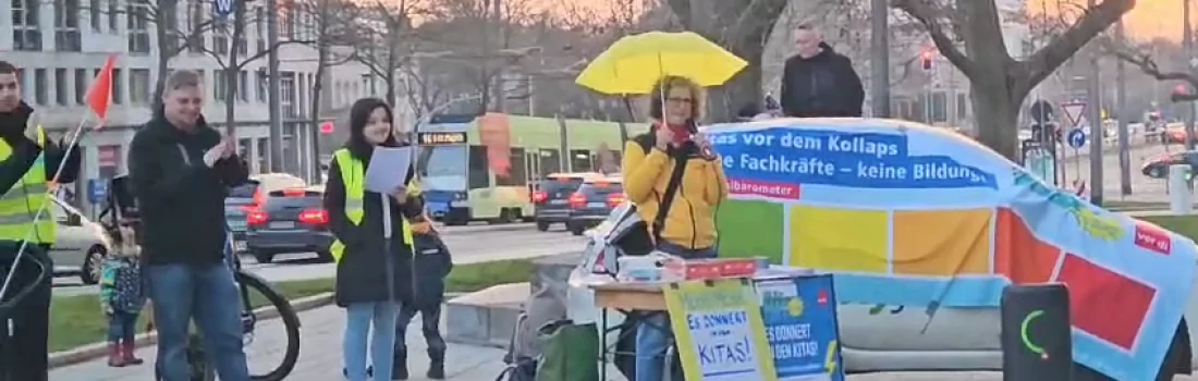 Der Verein Leipziger Tageseltern e.V. spricht bei der Mahnwache "Es donnert in den Kitas" am 29.02.2024