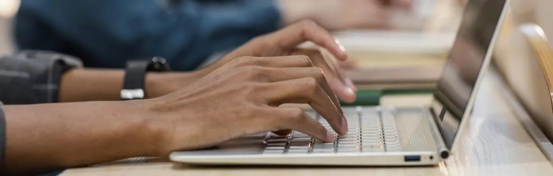 Bild Computerkurs scaled 1100x350 1 - Mütterzentrum e.V. Leipzig